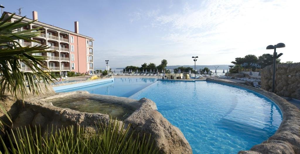 Swim camp Koper – hotel and facilities